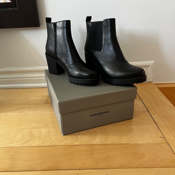 Vagabond Heel Boots with Zipper - Picture 1 of 6